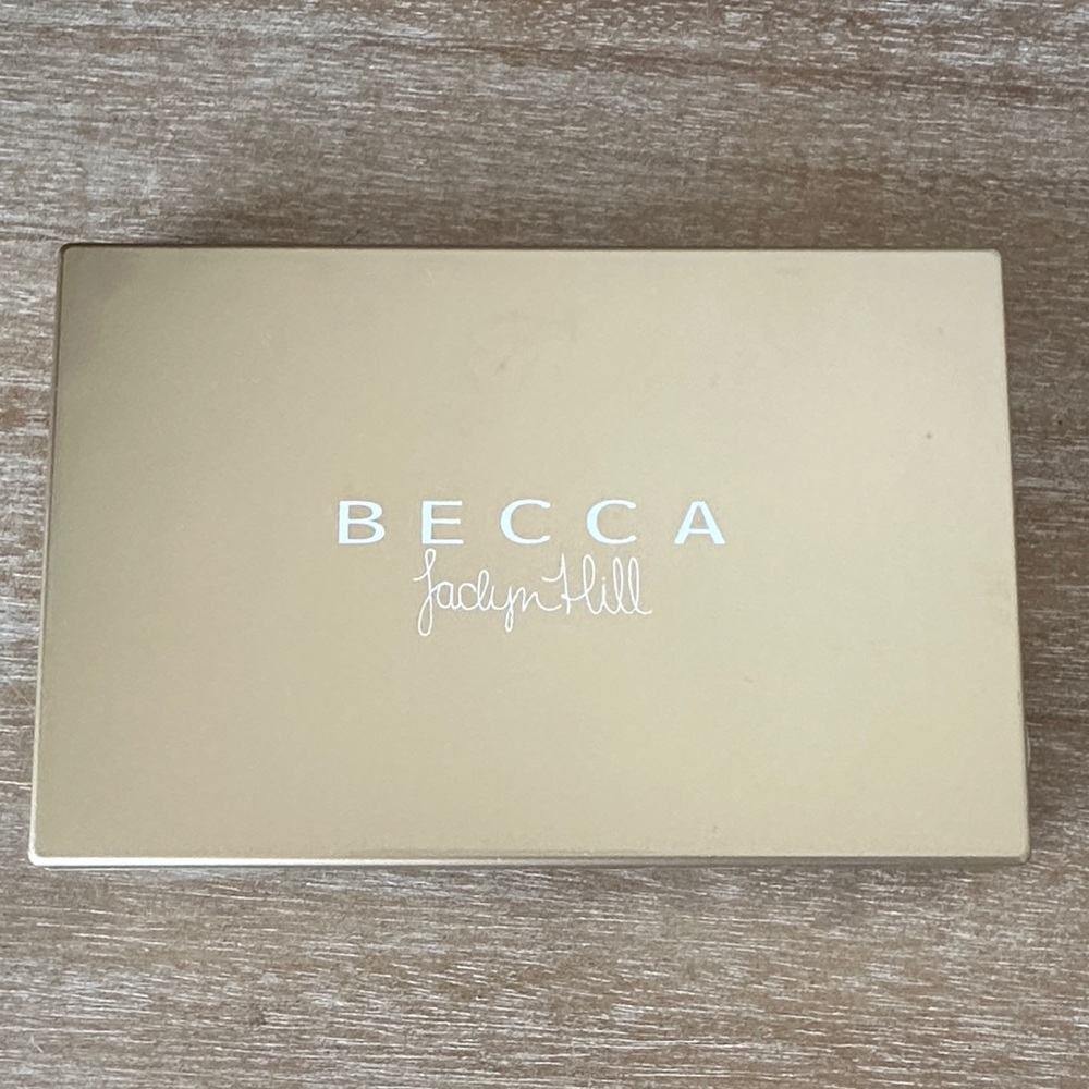 BECCA Jaclyn Hill Gold Compact